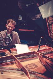 Nils Kavanagh Piano Headshot